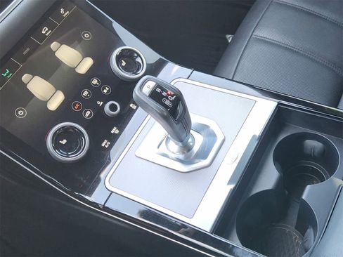 Used 2020 Land Rover Range Rover Evoque SE image 20