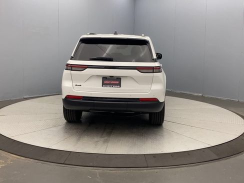 Used 2023 Jeep Grand Cherokee Altitude AWD/4WD image 4