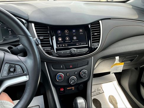 Used 2022 Chevrolet Trax LT w/ LT Convenience Package AWD/4WD image 15