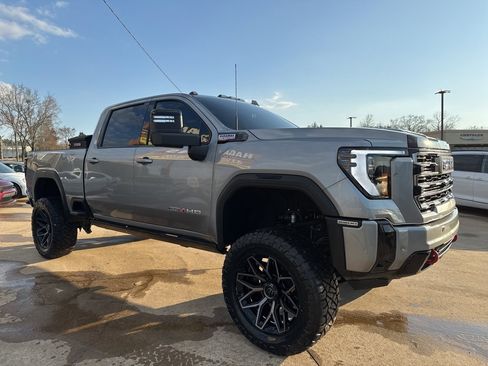 Used 2025 GMC Sierra 2500 AT4 w/ AT4 Premium Plus Package image 3