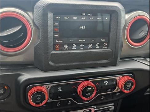 Used 2019 Jeep Wrangler Unlimited Sahara AWD/4WD image 15