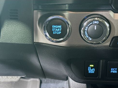 Used 2023 Toyota Tacoma SR5 AWD/4WD image 20