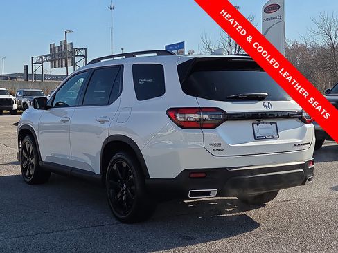 Used 2025 Honda Pilot Black Edition image 4