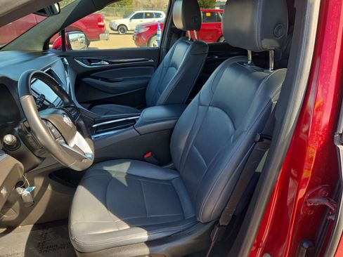 Used 2023 Buick Enclave Essence image 10