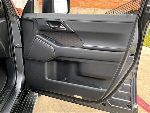 Used 2025 Lexus GX 550 w/ Accessory Package (2T) image 25