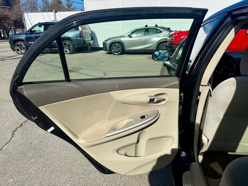 Used 2010 Toyota Corolla image 19