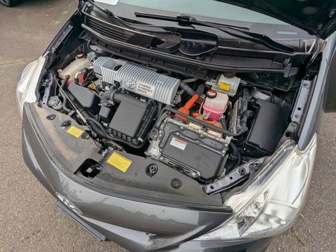 Used 2014 Toyota Prius V Two image 29