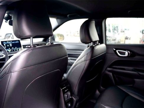 New 2026 Jeep Compass Latitude image 19