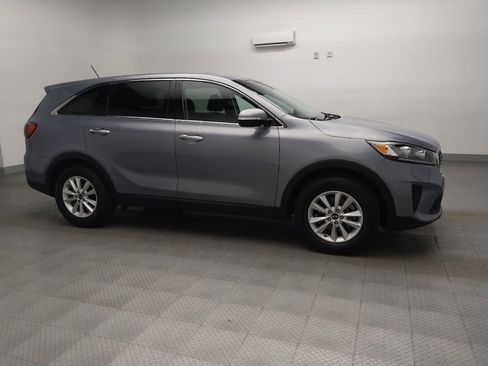 Used 2020 Kia Sorento LX image 11