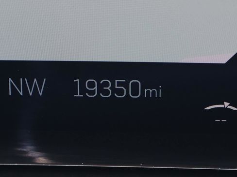 Used 2025 Cadillac XT4 Sport w/ Technology Package image 35