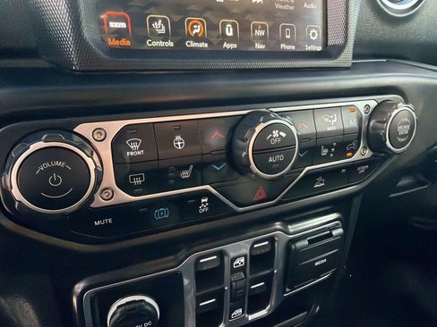 Used 2023 Jeep Wrangler Unlimited Sahara w/ Cold Weather Group AWD/4WD image 25