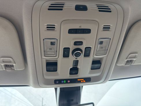 Used 2022 GMC Yukon XL Denali image 32