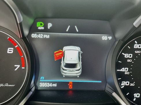 Used 2023 Alfa Romeo Stelvio Veloce AWD/4WD image 18