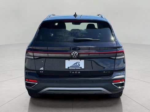 Used 2025 Volkswagen Taos SE AWD/4WD image 6