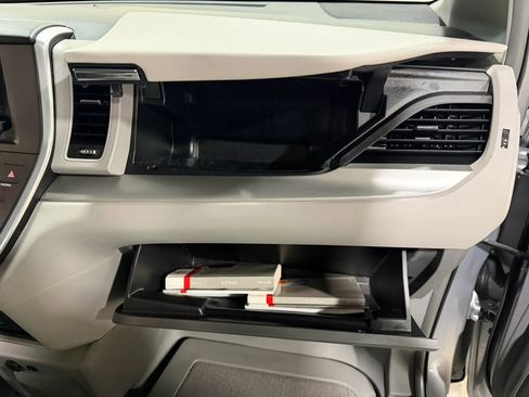 Used 2015 Toyota Sienna LE image 35