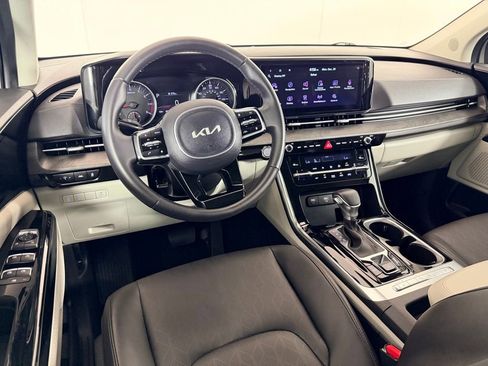 Used 2024 Kia Carnival EX image 14