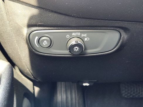 Used 2019 Chevrolet Equinox LS image 18