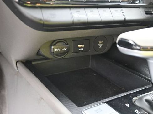 Used 2024 Hyundai Elantra SEL FWD image 30