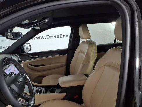 Used 2024 Jeep Grand Cherokee L Limited w/ Black Appearance Package AWD/4WD image 14