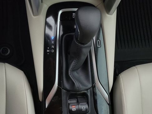 Used 2024 Toyota Corolla Cross XLE image 22