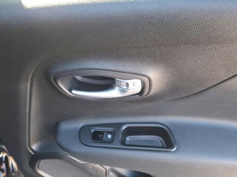 Used 2022 Jeep Renegade Latitude w/ Convenience Group image 14