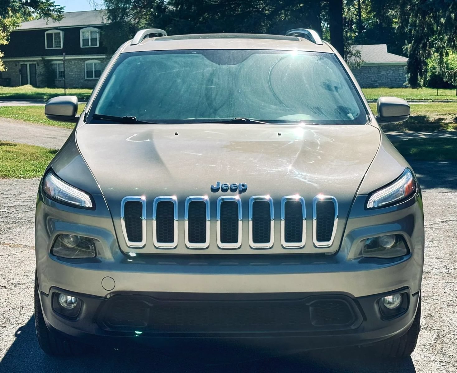 Used 2017 Jeep Cherokee Limited w/ Trailer Tow Group AWD/4WD image 11