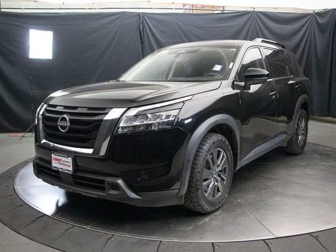Used 2022 Nissan Pathfinder SV image 6