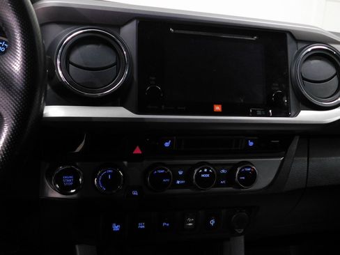 Used 2017 Toyota Tacoma Limited image 42