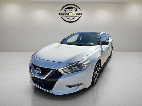 Used 2017 Nissan Maxima Platinum w/ Interior Lighting Package FWD image 3