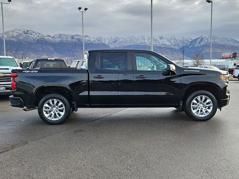 Used 2022 Chevrolet Silverado 1500 Custom image 2