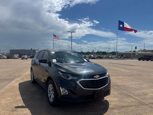 Used 2020 Chevrolet Equinox LT FWD image 2