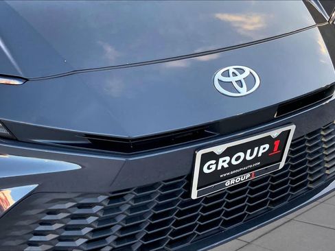 Used 2025 Toyota Camry SE FWD image 29