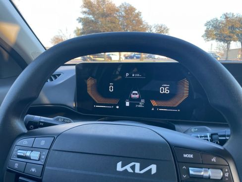 Used 2025 Kia K4 LXS image 43