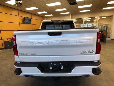 Used 2024 Chevrolet Silverado 1500 High Country w/ Technology Package image 6