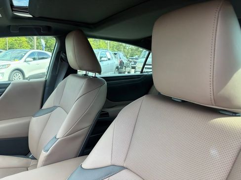 Used 2024 Lexus ES 350 w/ Premium Package FWD image 15