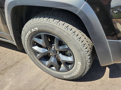Used 2016 Jeep Cherokee Trailhawk w/ Comfort/Convenience Group AWD/4WD image 22