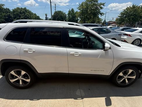 Used 2019 Jeep Cherokee Limited FWD image 7