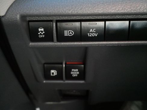 Certified 2023 Toyota Sienna Limited image 26