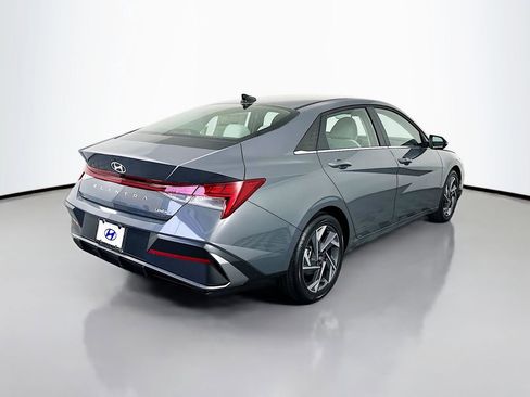 New 2026 Hyundai Elantra Limited FWD image 5