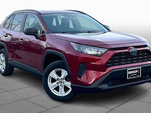 Used 2019 Toyota RAV4 LE w/ Carpet Mat Package image 3