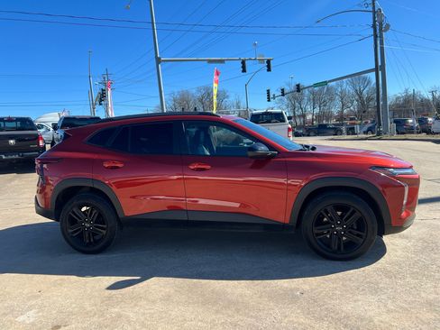 Used 2024 Chevrolet Trax ACTIV w/ Sunroof Package image 4