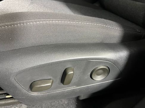 Used 2025 GMC Acadia Elevation image 25