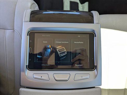 Used 2018 BMW 740e xDrive AWD/4WD image 19