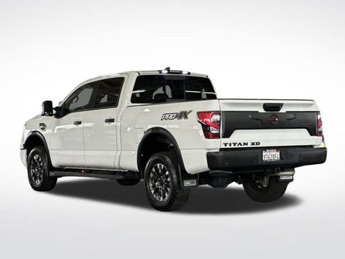 Used 2017 Nissan Titan SL RWD image 6