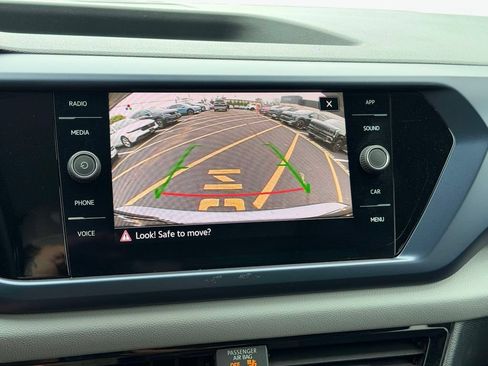 Used 2022 Volkswagen Taos SE w/ Panoramic Sunroof Package FWD image 31