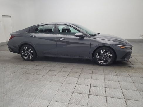Used 2025 Hyundai Elantra SEL FWD image 11