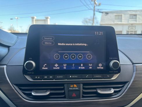 Used 2025 Nissan Altima 2.5 SV FWD image 20