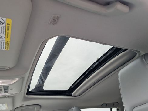 Used 2023 Toyota RAV4 XLE Premium image 14