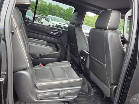 Certified 2022 GMC Yukon XL SLT w/ SLT Premium Package AWD/4WD image 13