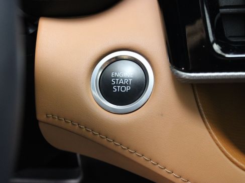 Used 2024 Toyota Highlander Platinum FWD image 18